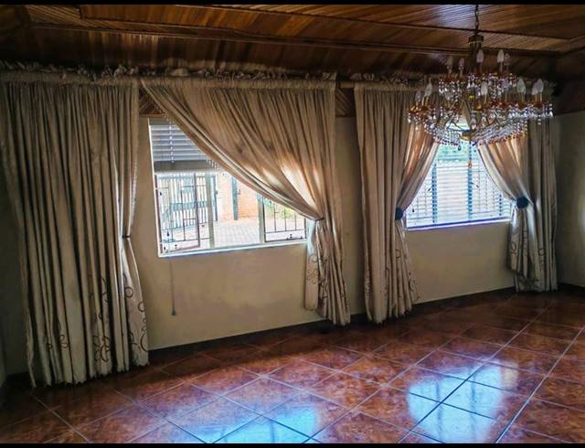 4 BEDROOM PROPERTY TO RENT IN FLORA PARK